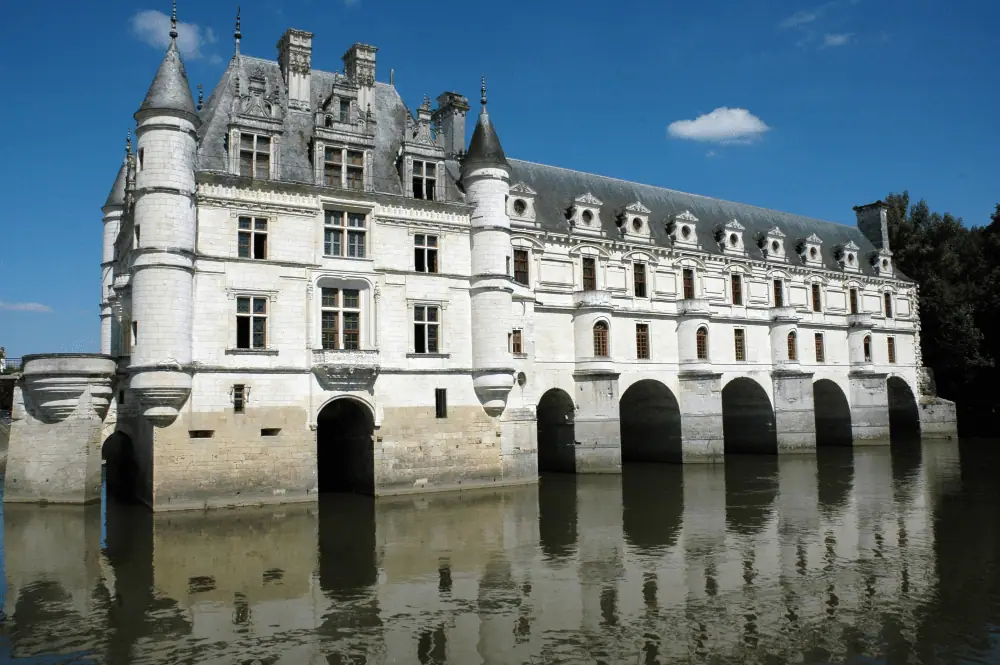 chateau de chenonceau depuis le cher