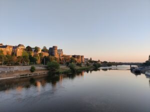 vue d'angers depuis la Sarthe